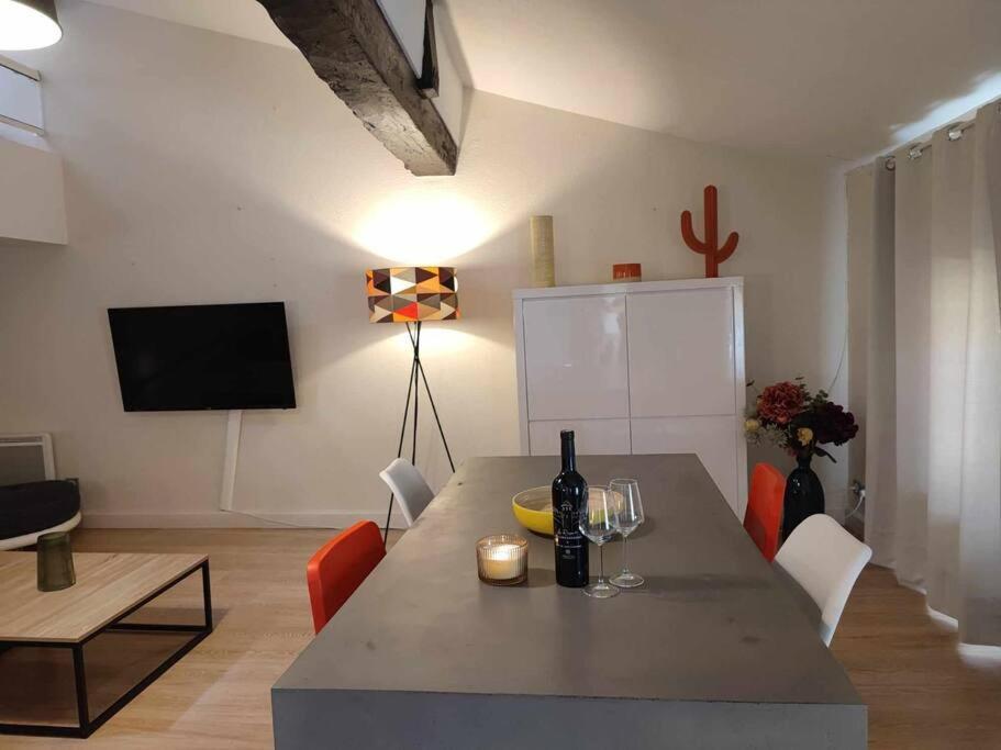 Apartamento Charme De Victor Conciergeriedamecarcas Carcasona Exterior foto
